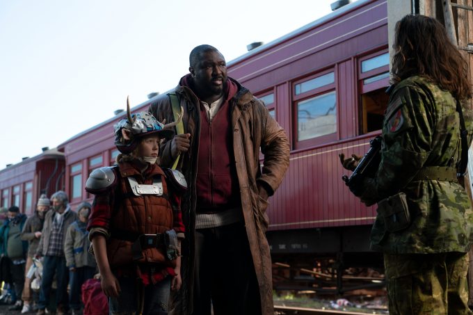 SWEET TOOTH (L to R) CHRISTIAN CONVERY as GUS and NONSO ANOZIE as TOMMY JEPPERD in episode 103 of SWEET TOOTH Cr. KIRSTY GRIFFIN/NETFLIX © 2021
